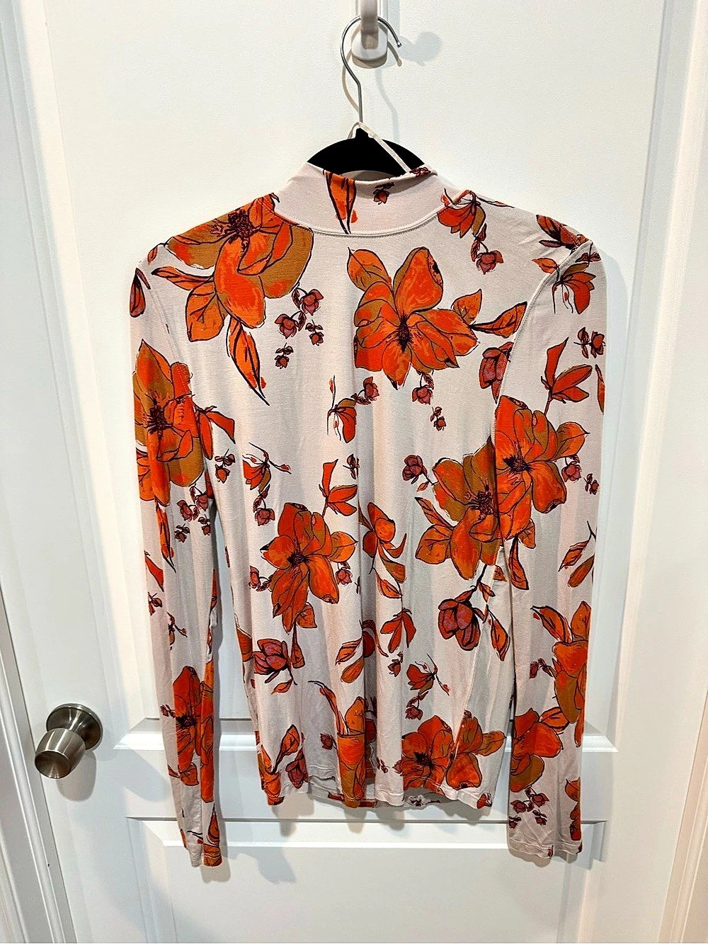 Free People Floral Blouse that buttons up the back in Cream & Orange Size Medium
